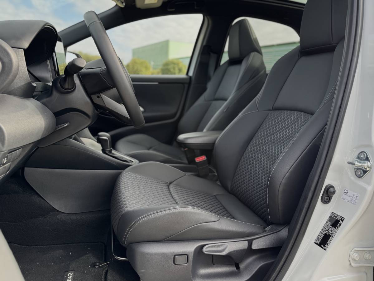 Mazda2 Hybrid 2025: mira la galería del super eficiente coche urbano japonés 16