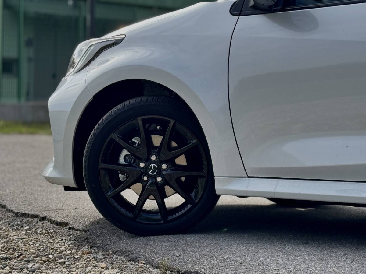 Mazda2 Hybrid 2025: mira la galería del super eficiente coche urbano japonés 5