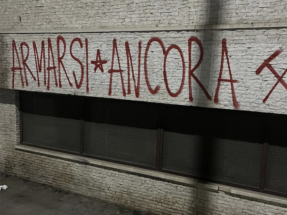 stella a cinque punte e scritte contro le forze dell ordine sui muri a foggia da Ilgiornale.it stella a cinque punte e scritte contro le forze dell ordine sui muri a foggia