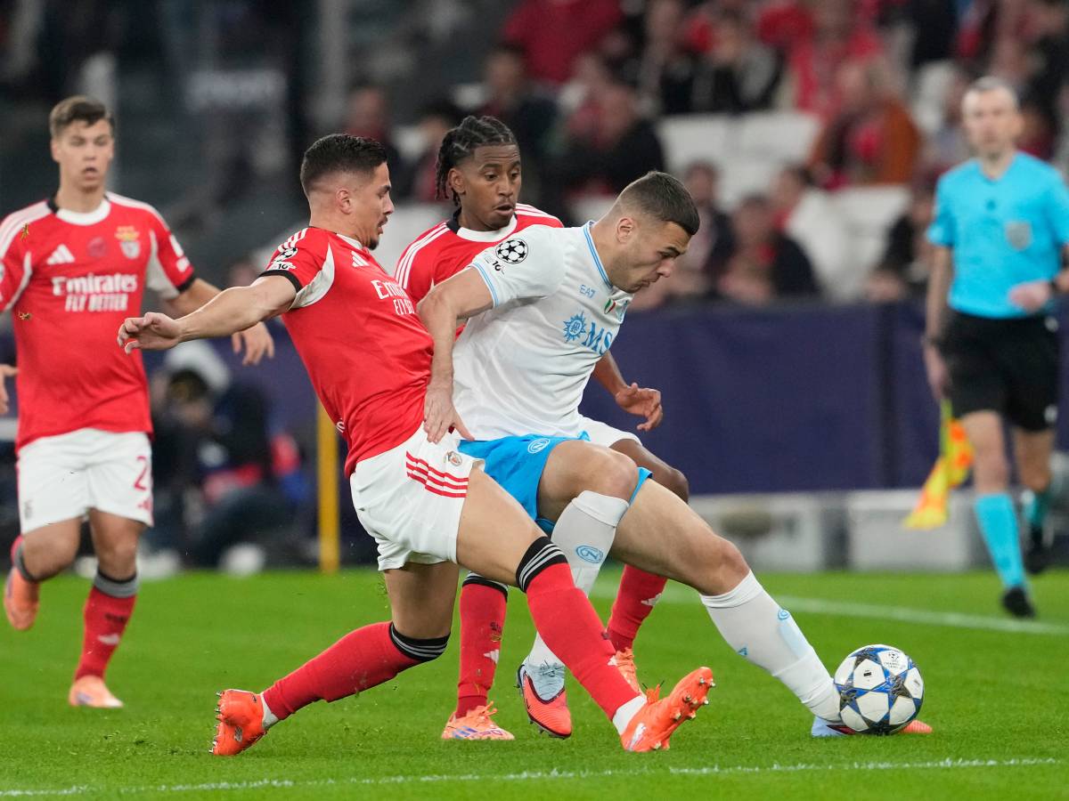 Mourinho vince il duello con Conte: il suo Benfica batte 2 0 un Napoli poco incisivo Mourinho vince il duello con Conte: il suo Benfica batte 2 0 un Napoli poco incisivo