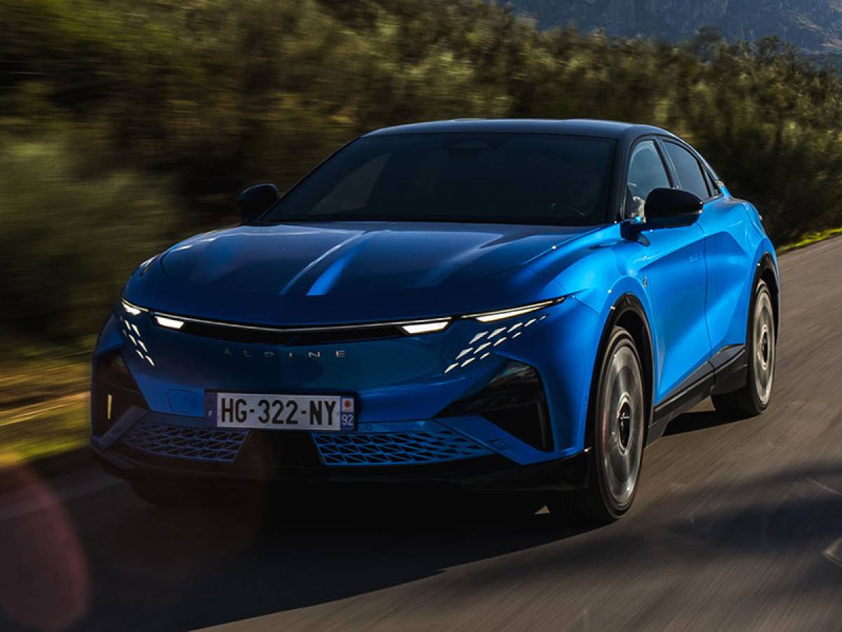 Nuova Alpine A390, la fastback sportiva elettrica che fa sul serio