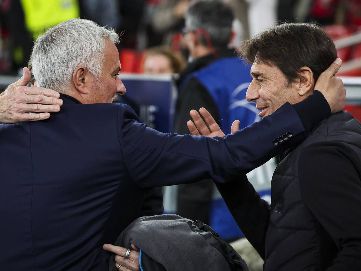 mourinho toglie il sorriso a conte prima l8217abbraccio poi gli fa 2 gol da Ilgiornale.it mourinho toglie il sorriso a conte prima l8217abbraccio poi gli fa 2 gol