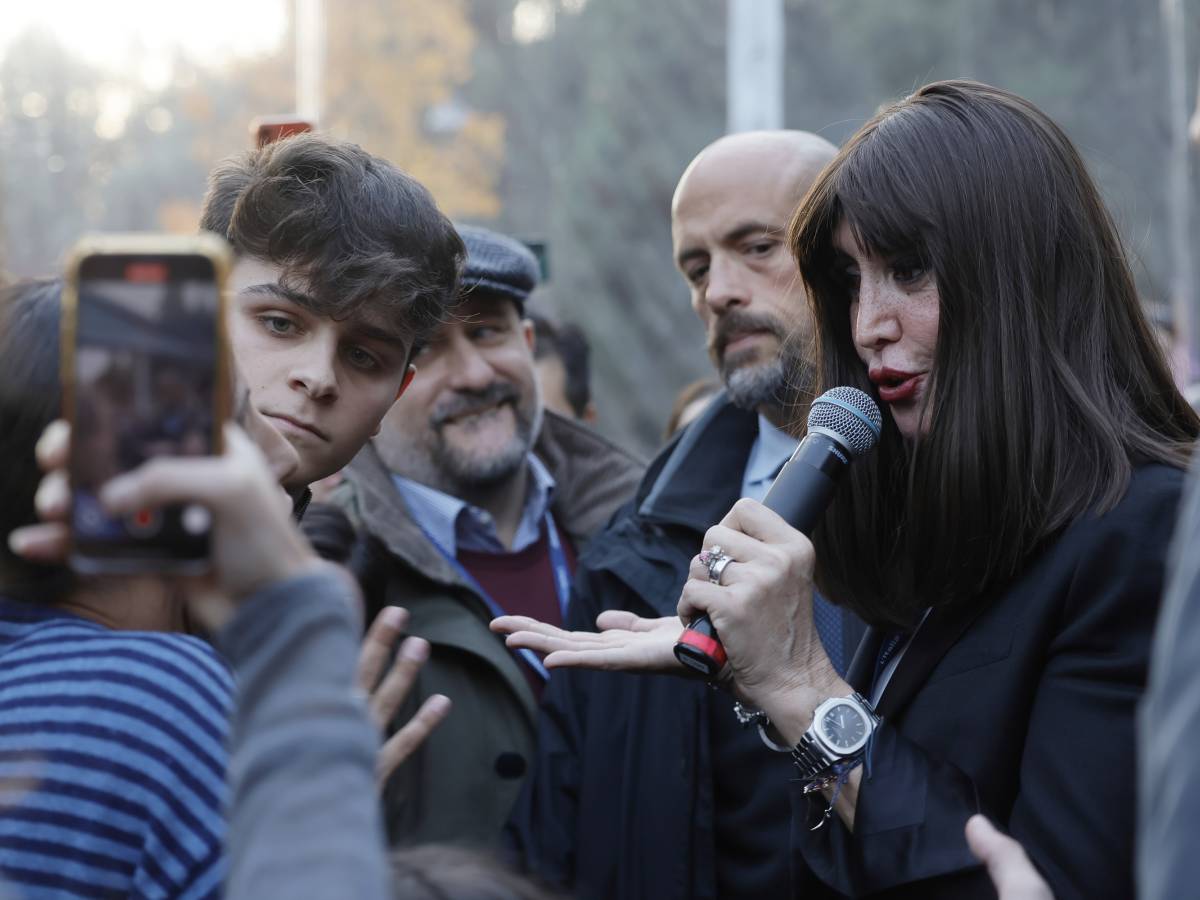 siete sempre dei poveri comunisti e la bernini gela gli studenti che protestano da Ilgiornale.it siete sempre dei poveri comunisti e la bernini gela gli studenti che protestano