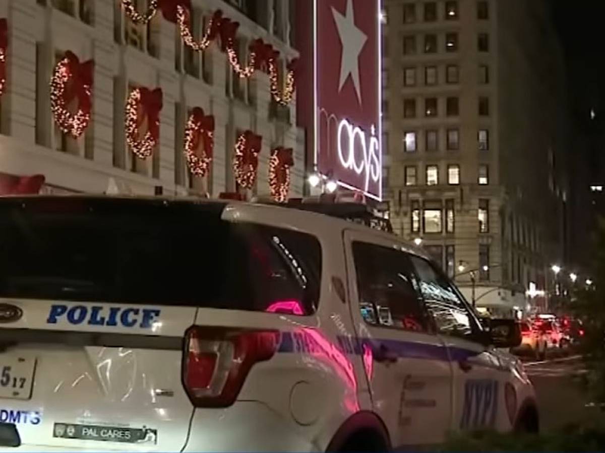 accoltellata mentre sta cambiando la figlia nel bagno del centro commerciale salvata dal marito da Ilgiornale.it accoltellata mentre sta cambiando la figlia nel bagno del centro commerciale salvata dal marito