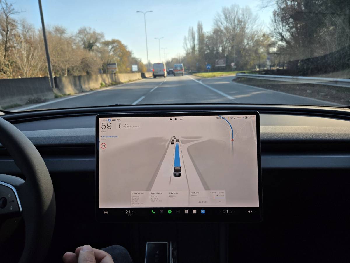 guida autonoma tesla