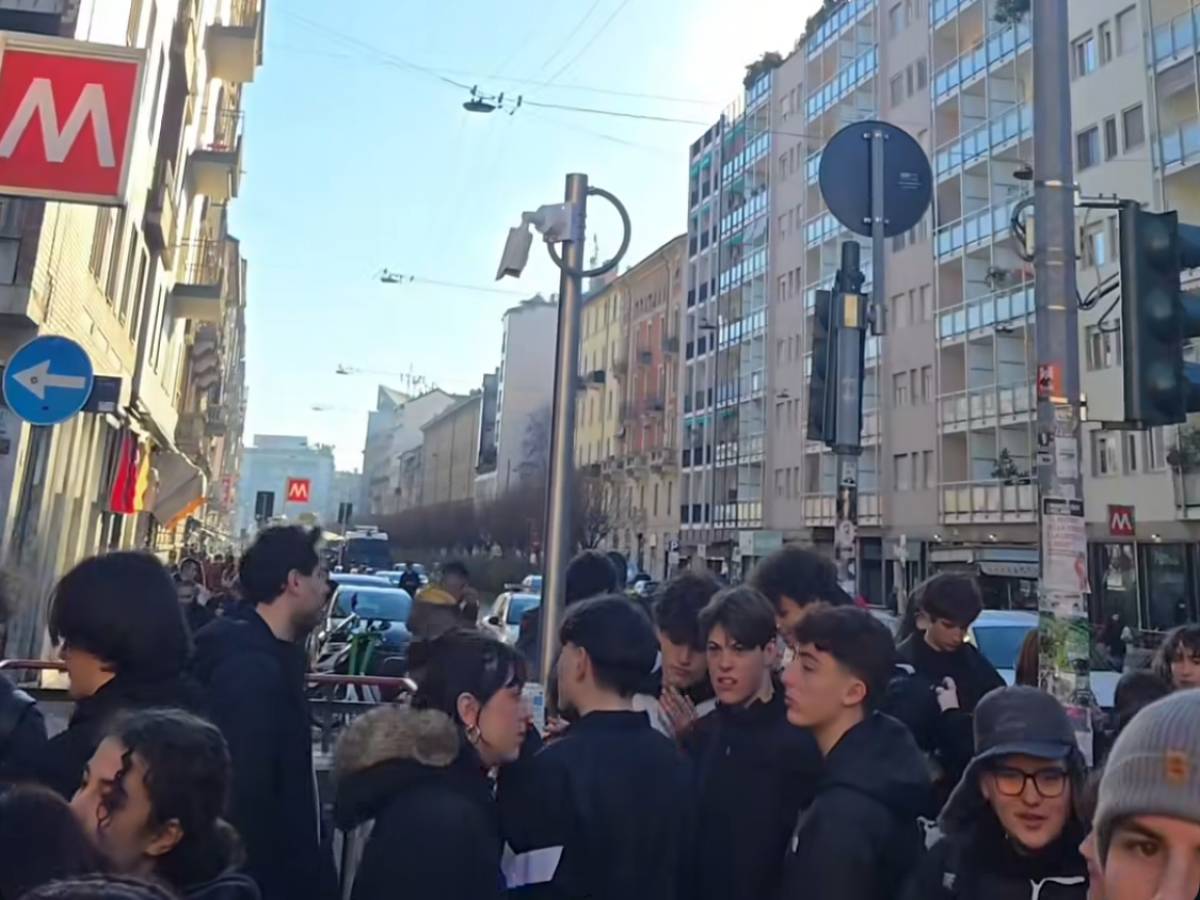 valditara nella bara e insulti a meloni la violenza degli studenti propal da Ilgiornale.it valditara nella bara e insulti a meloni la violenza degli studenti propal