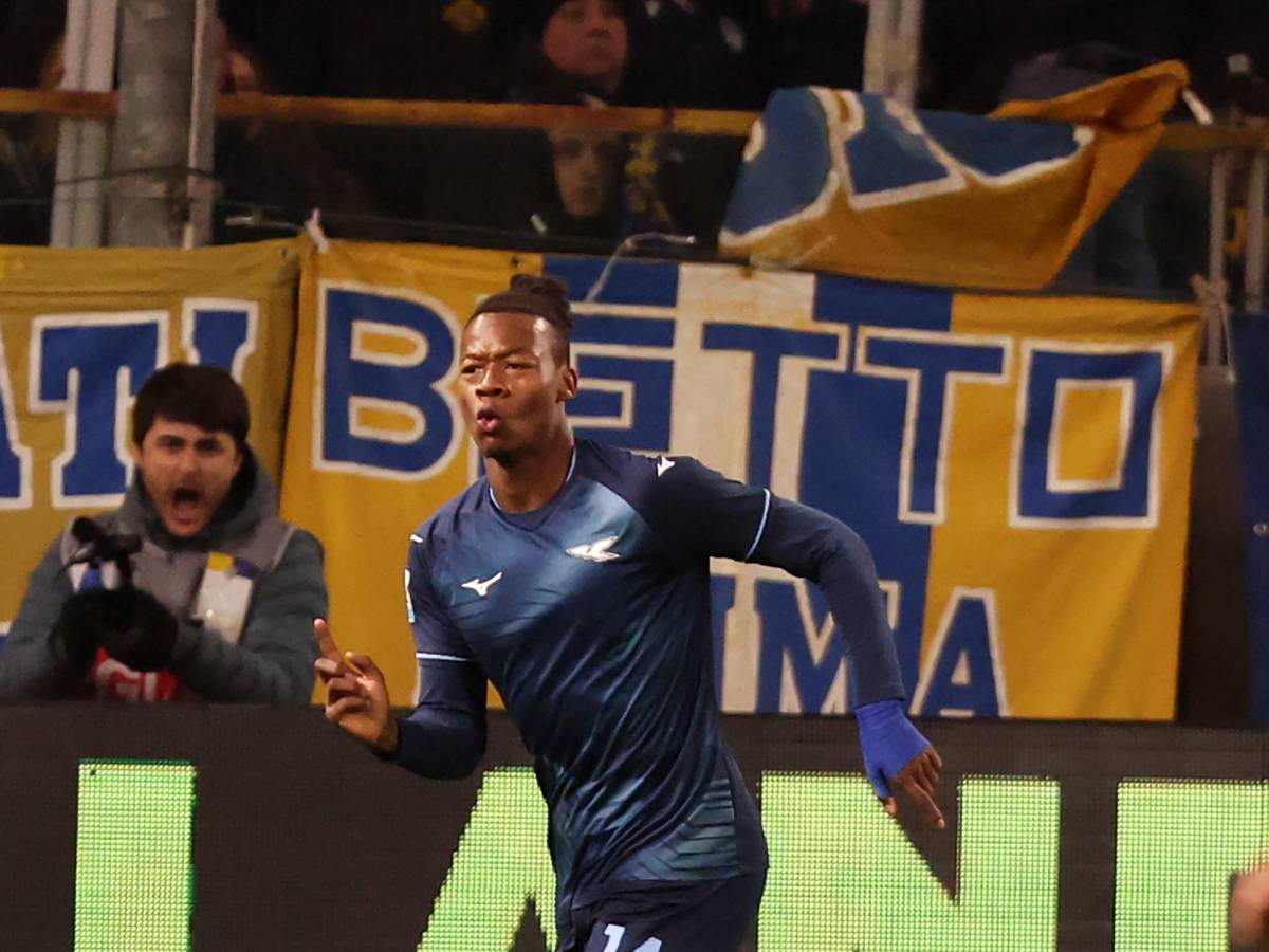 la lazio fa l impresa e passa a parma in nove uomini decide un gol di noslin