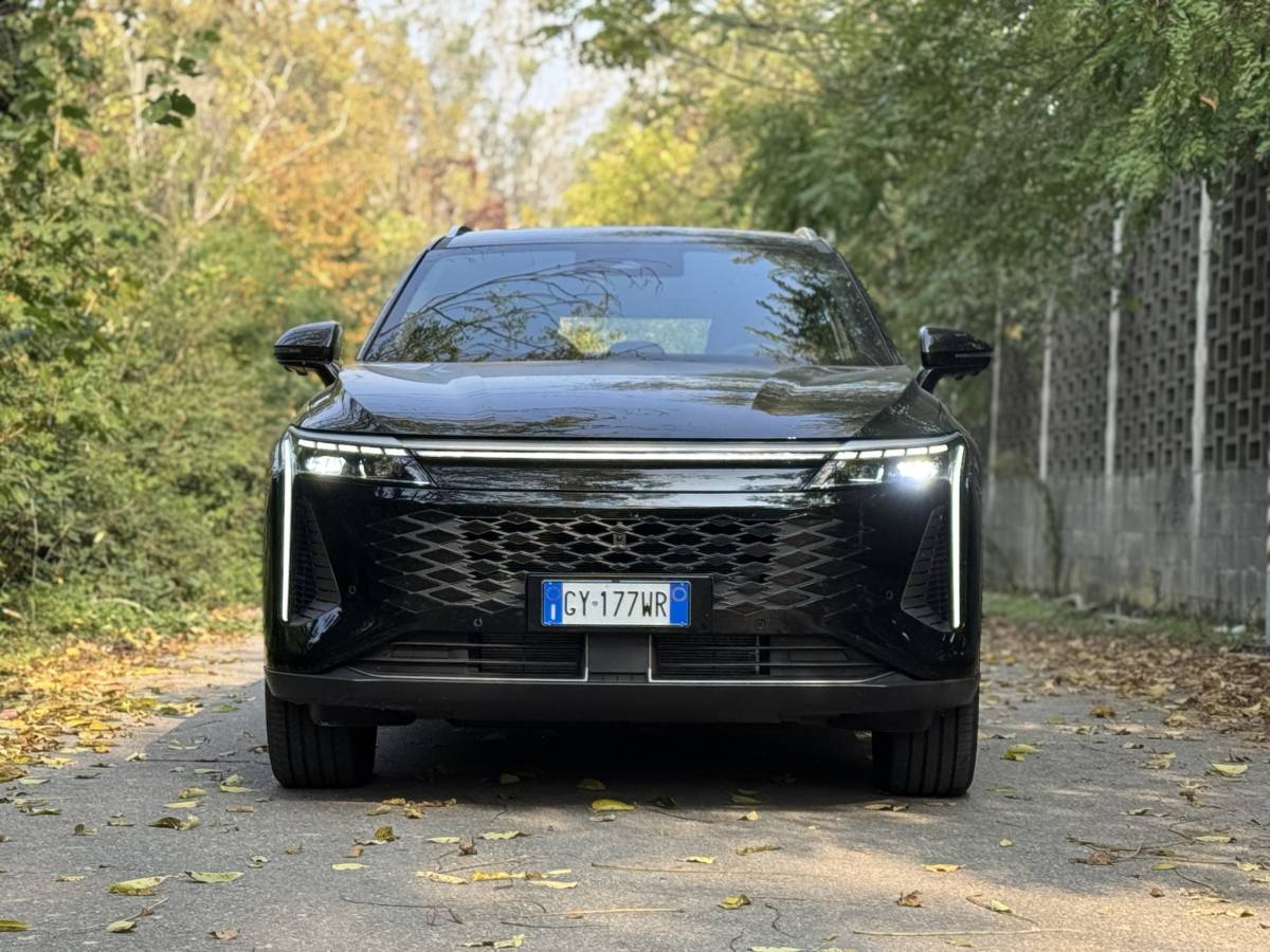 Omoda 9: guarda la gallery del nuovo maxi SUV ibrido cinese 19