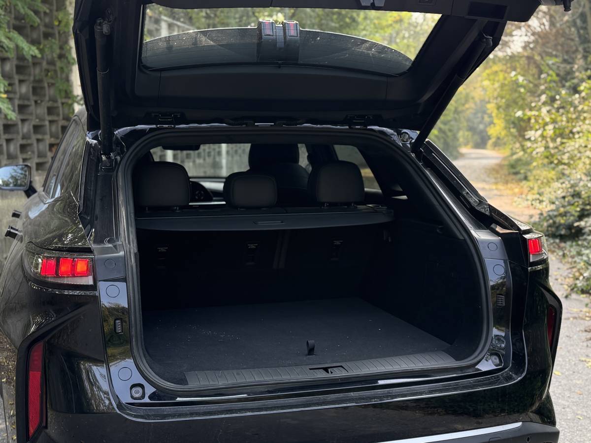 Omoda 9: guarda la gallery del nuovo maxi SUV ibrido cinese 8