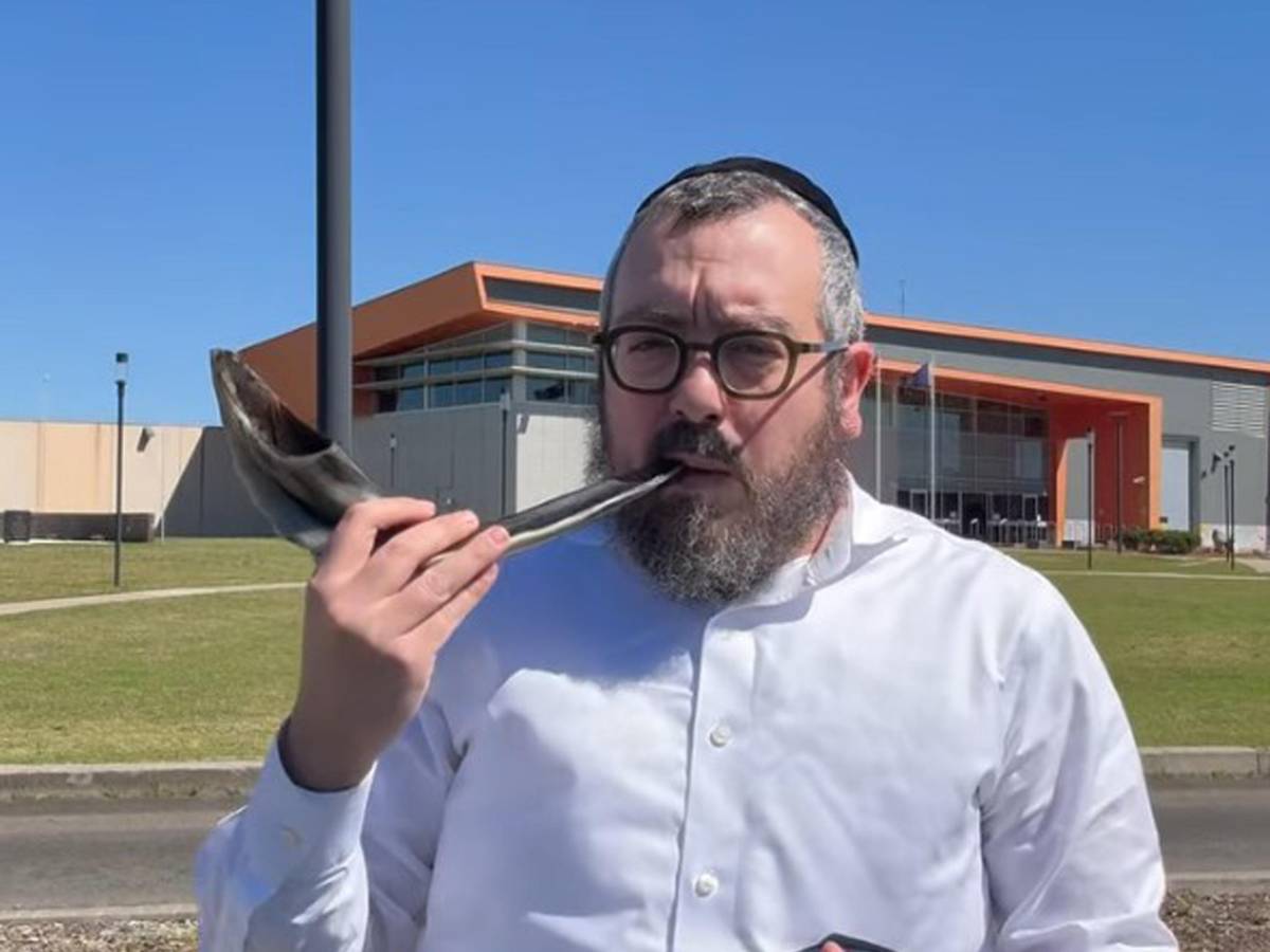 Chi era il rabbino Schlanger, guida della comunità ebraica di Sydney ucciso a Bondi Beach Chi era il rabbino Schlanger, guida della comunità ebraica di Sydney ucciso a Bondi Beach