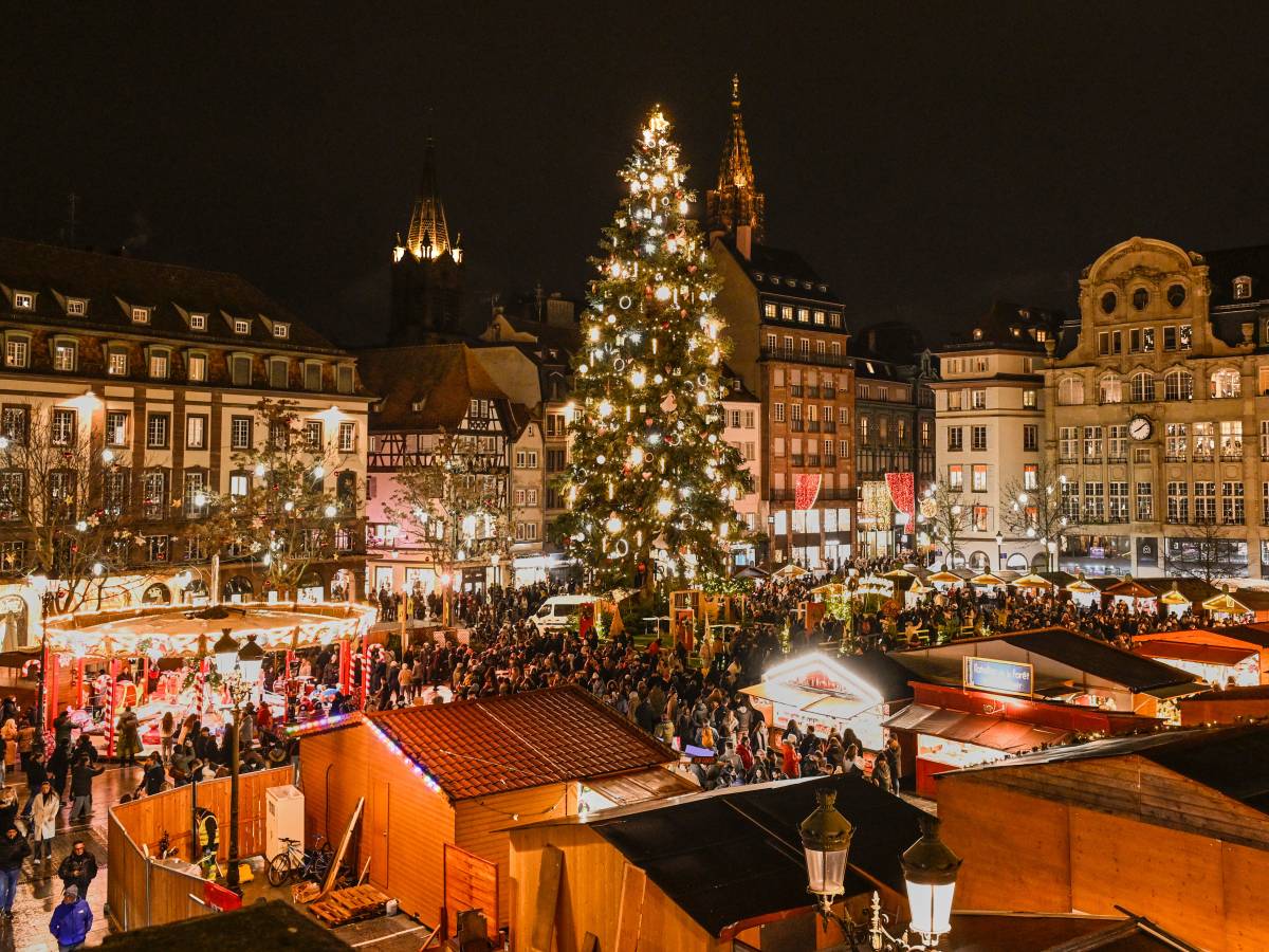 "I mercatini di Natale sono nazisti". Bufera sulla tv pubblica francese che cancella tutto "I mercatini di Natale sono nazisti". Bufera sulla tv pubblica francese che cancella tutto