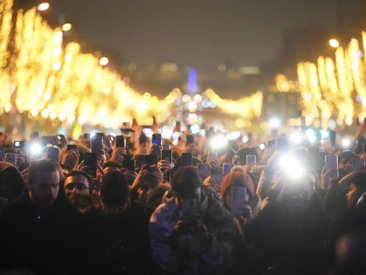 capodanno parigi come milano festa cancellata ny post attacca hanno paura da Ilgiornale.it capodanno parigi come milano festa cancellata ny post attacca hanno paura