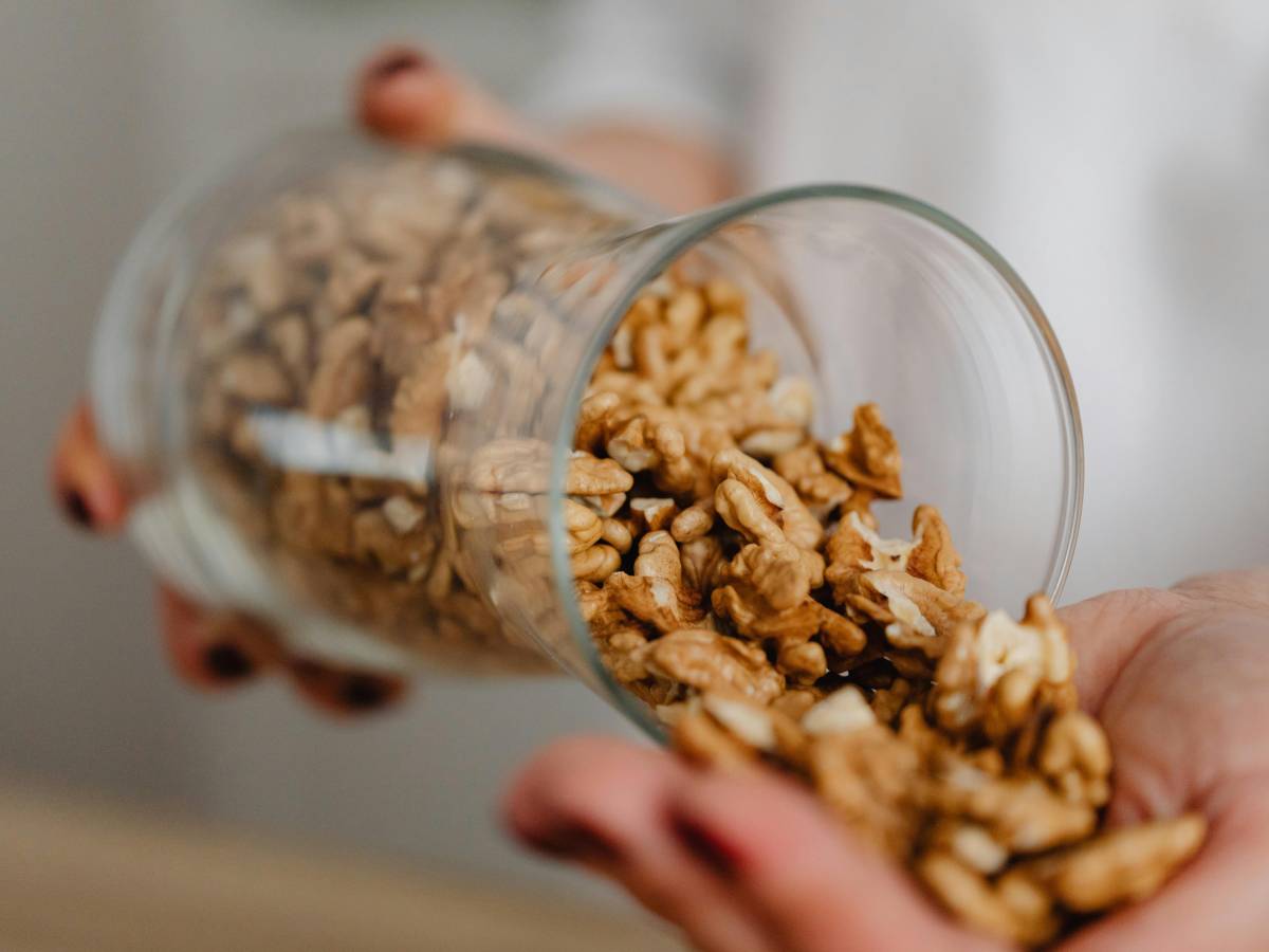 noci il superpotere di abbassare i livelli di colesterolo cattivo i risultati di uno studio da Ilgiornale.it noci il superpotere di abbassare i livelli di colesterolo cattivo i risultati di uno studio