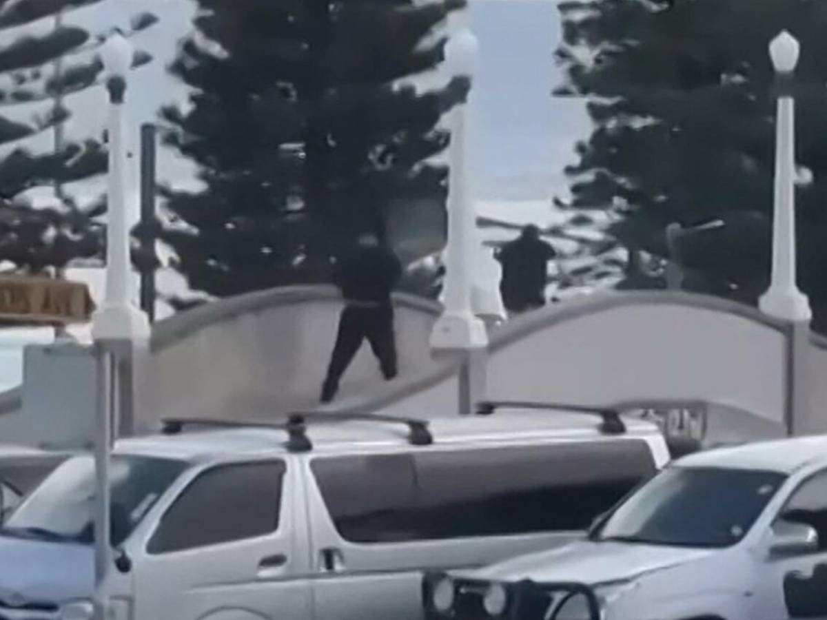 bondi beach spunta un video su un secondo eroe civile nell8217attacco di sydney da Ilgiornale.it bondi beach spunta un video su un secondo eroe civile nell8217attacco di sydney