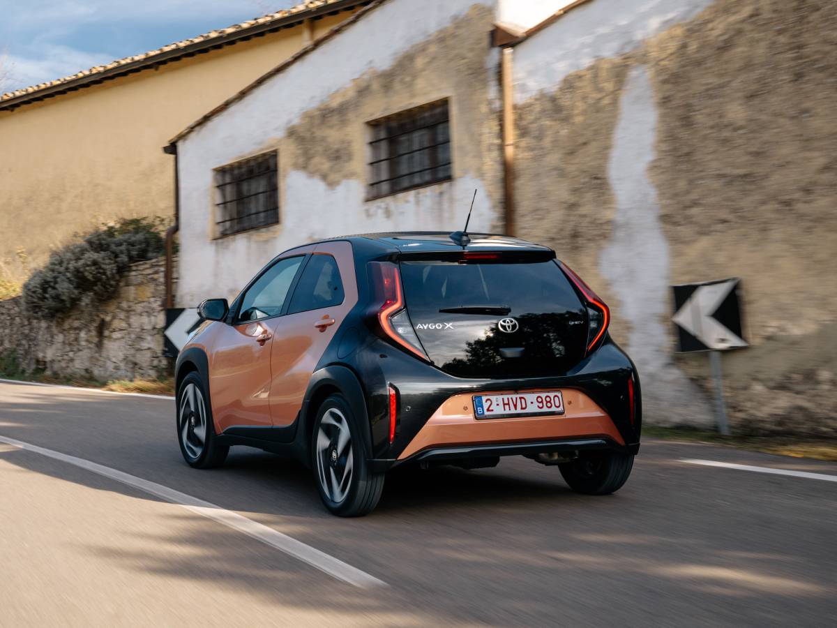 Nuova Toyota Aygo X Hybrid: guarda la gallery 9