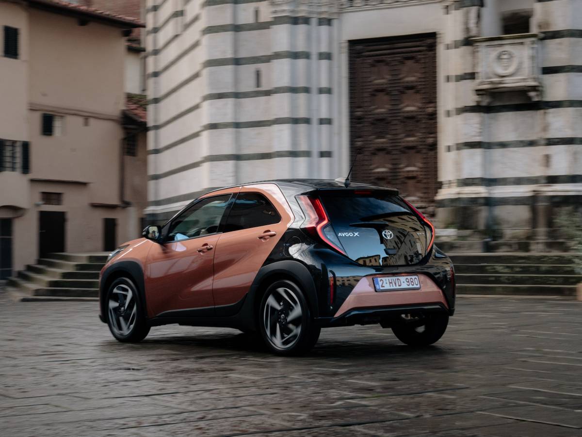 Nuova Toyota Aygo X Hybrid: guarda la gallery 12