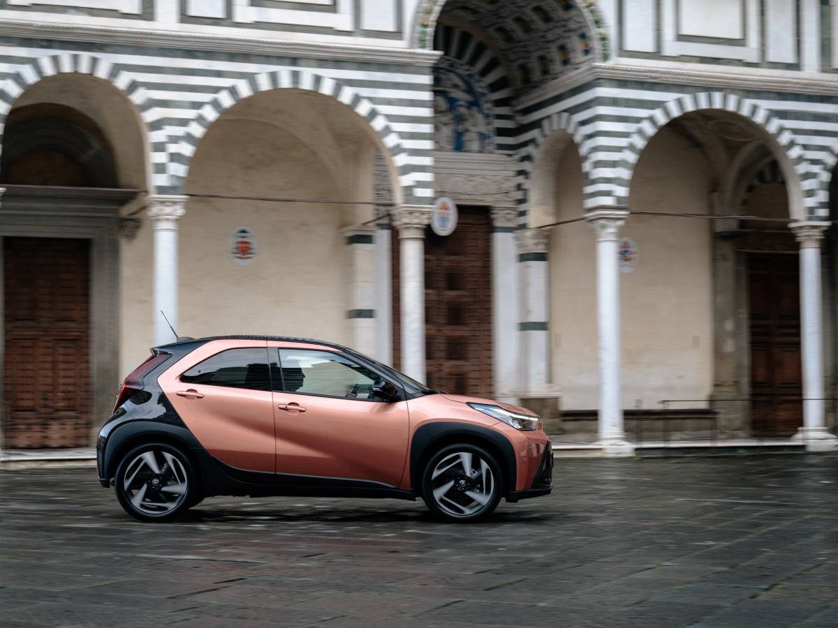 Nuova Toyota Aygo X Hybrid: guarda la gallery 16