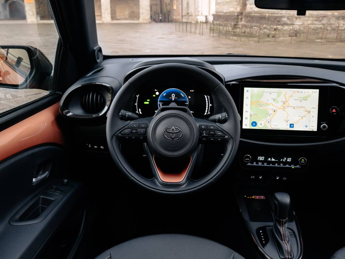 Nuova Toyota Aygo X Hybrid: guarda la gallery 18