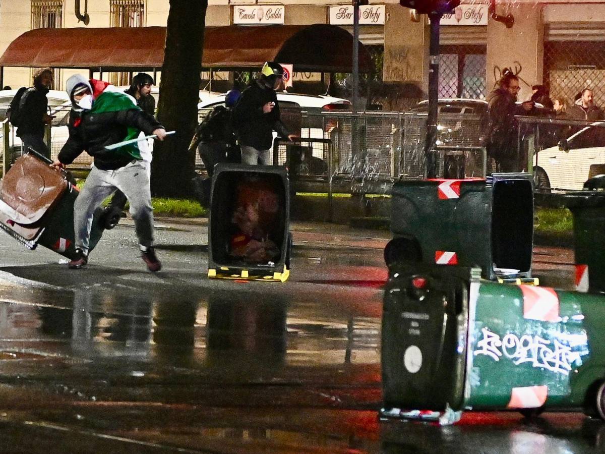 violenti figli di pap224 centro culturale balle tajani e zangrillo contro askatasuna da Ilgiornale.it violenti figli di pap224 centro culturale balle tajani e zangrillo contro askatasuna