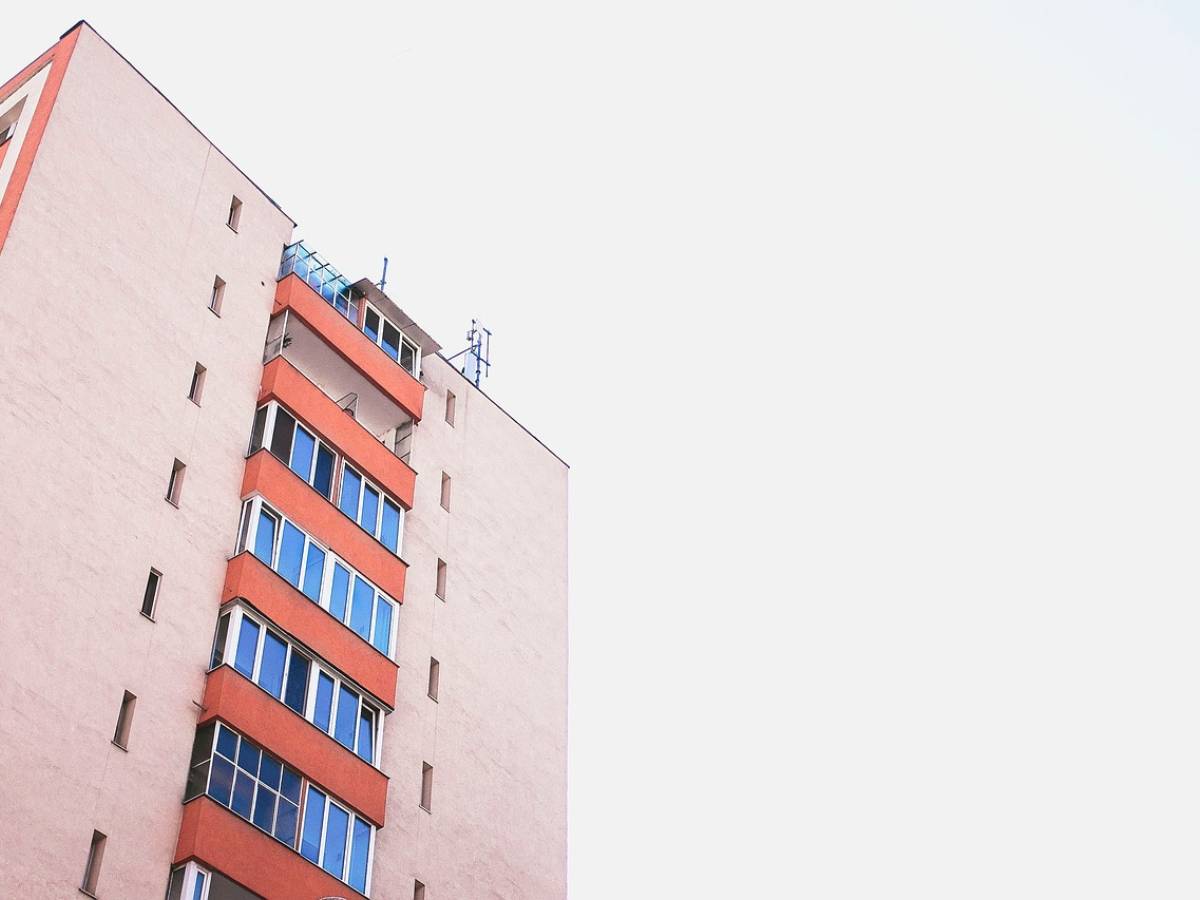 Condomini poco salubri: il rischio nascosto dietro le parti comuni