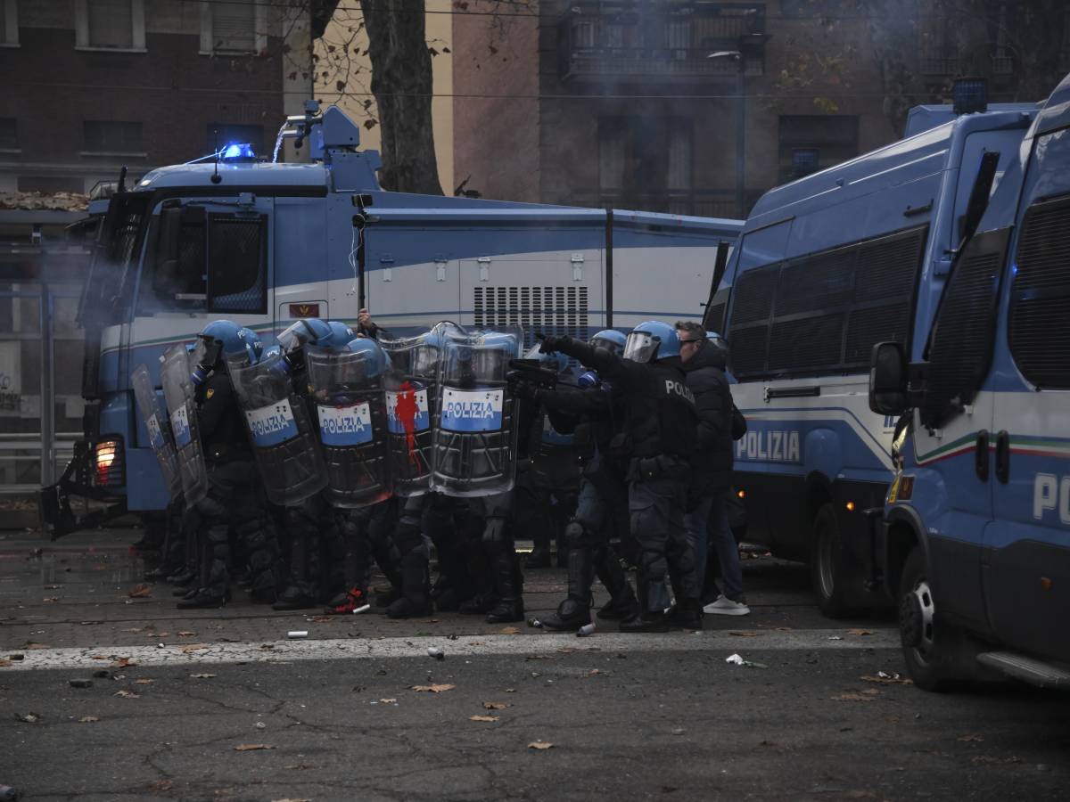 "Violenza per arrivare al morto". Esplode la rabbia dei poliziotti dopo gli scontri di Torino