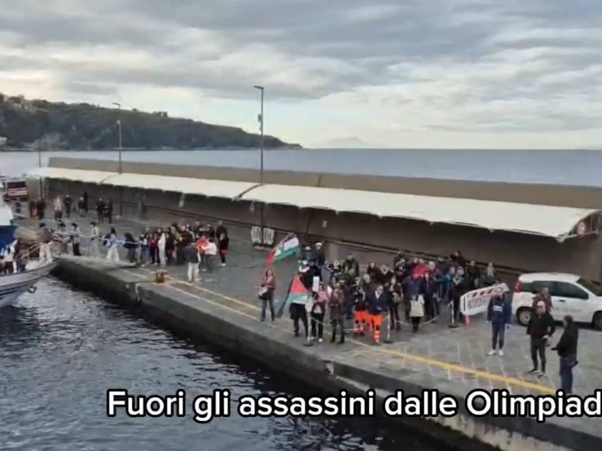 l ultima follia dei pro pal gridano assassini ma sbagliano bersaglio ll video della vergogna da Ilgiornale.it l ultima follia dei pro pal gridano assassini ma sbagliano bersaglio ll video della vergogna
