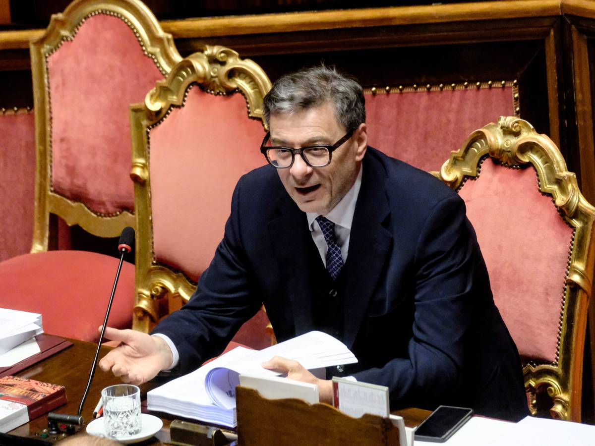 200 caro carburanti al via la task force di urso e giorgetti contro le truffe da Ilgiornale.it 200 caro carburanti al via la task force di urso e giorgetti contro le truffe