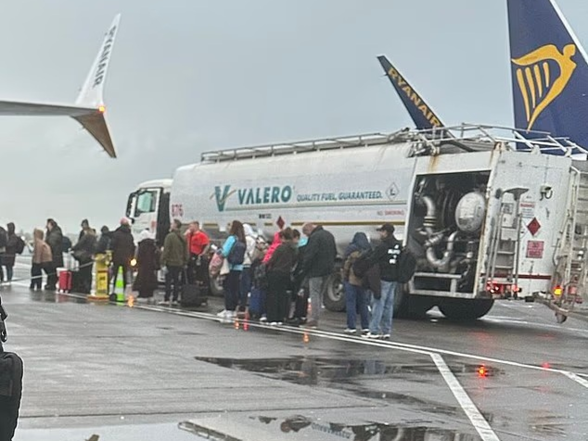 lo scontro con un autocisterna poi il panico a bordo cosa 232 successo al volo ryanair da Ilgiornale.it lo scontro con un autocisterna poi il panico a bordo cosa 232 successo al volo ryanair