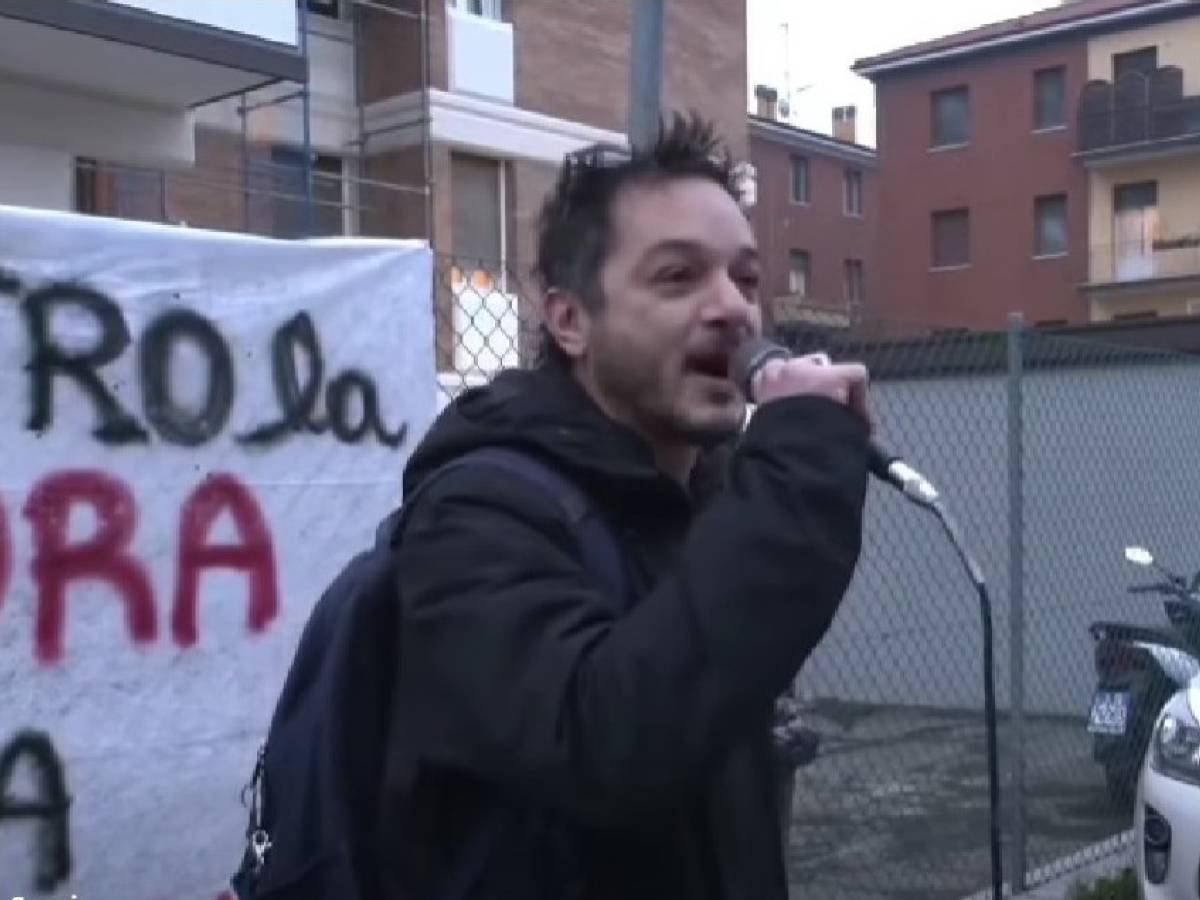 schiacciato una mda gigante spunta un altro docente per gaza che attacca il governo da Ilgiornale.it schiacciato una mda gigante spunta un altro docente per gaza che attacca il governo