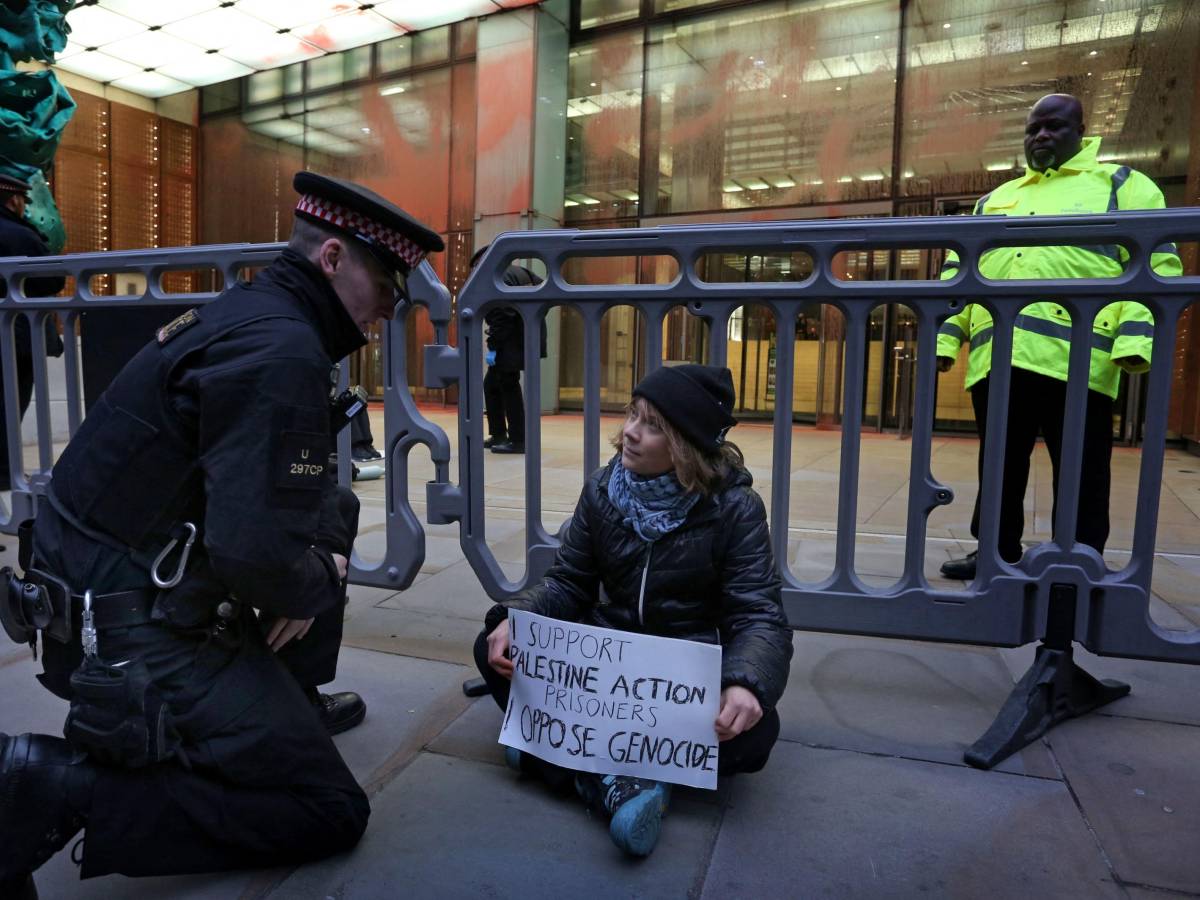 greta thunberg vuole lasciare la svezia e dormire sul pavimento delle cucine di amici non mi sento pi249 al sicuro da Ilgiornale.it greta thunberg vuole lasciare la svezia e dormire sul pavimento delle cucine di amici non mi sento pi249 al sicuro