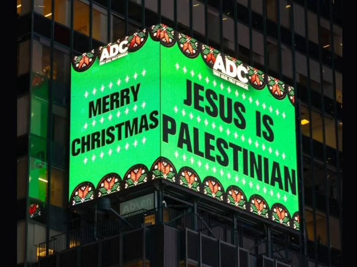“Gesù è palestinese”. È bufera sulla scritta apparsa a Times Square “Gesù è palestinese”. È bufera sulla scritta apparsa a Times Square