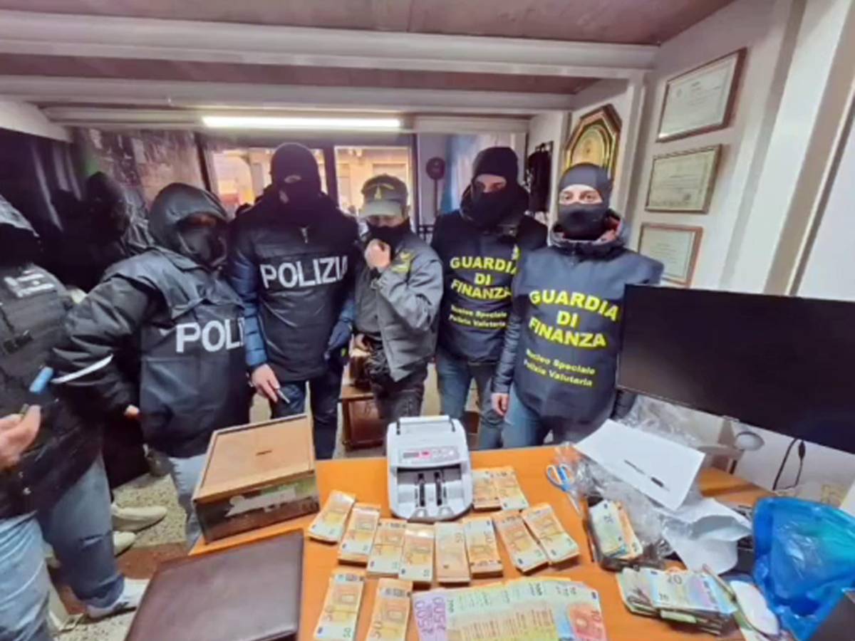 milioni di euro bandiere e file pro hamas l inchiesta si allarga indagata la direttrice di infopal da Ilgiornale.it milioni di euro bandiere e file pro hamas l inchiesta si allarga indagata la direttrice di infopal