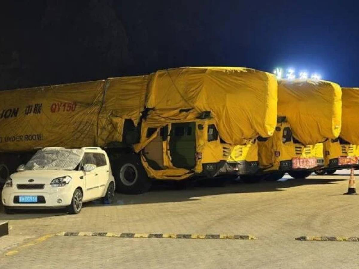 lanciatori di missili camuffate da gru le immagini che inchiodano la cina da Ilgiornale.it lanciatori di missili camuffate da gru le immagini che inchiodano la cina