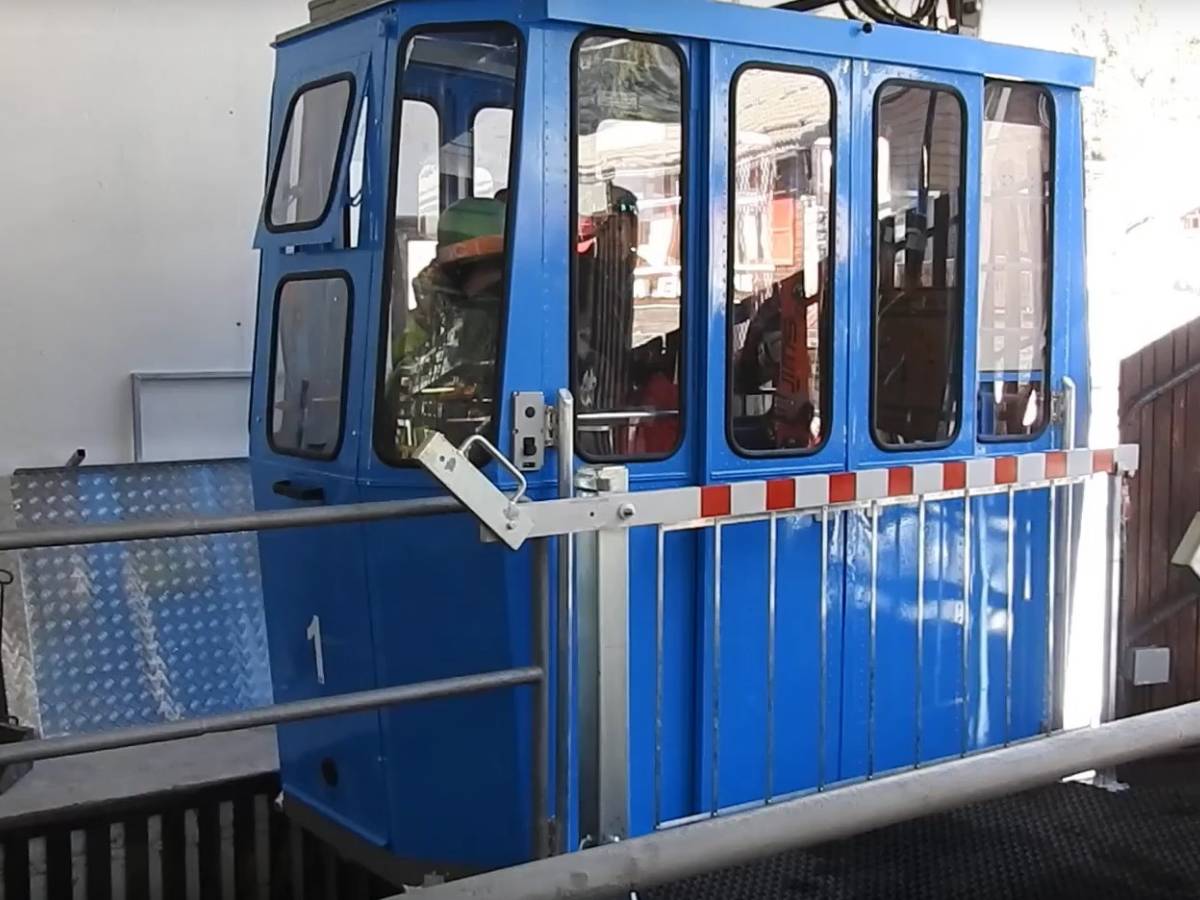 due feriti e un centinaio di persone bloccate paura sulla funivia di macugnaga da Ilgiornale.it due feriti e un centinaio di persone bloccate paura sulla funivia di macugnaga