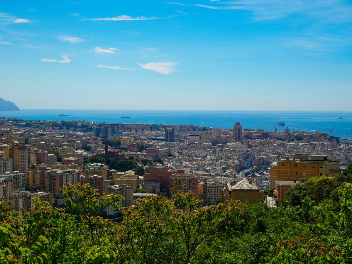 nei caruggi del martire islamista da Ilgiornale.it nei caruggi del martire islamista