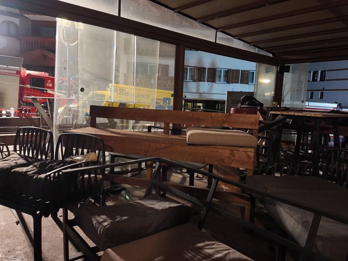 le fiamme poi l esplosione 47 morti in un bar di crans montana durante il party dei giovanissimi 16 italiani dispersi da Ilgiornale.it le fiamme poi l esplosione 47 morti in un bar di crans montana durante il party dei giovanissimi 16 italiani dispersi