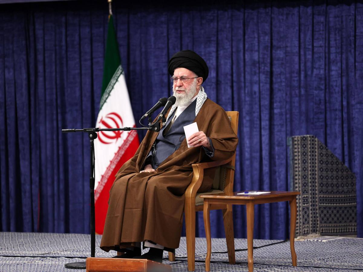 il regime degli ayatollah sta morendo ecco chi potrebbe prendere il comando a teheran da Ilgiornale.it il regime degli ayatollah sta morendo ecco chi potrebbe prendere il comando a teheran