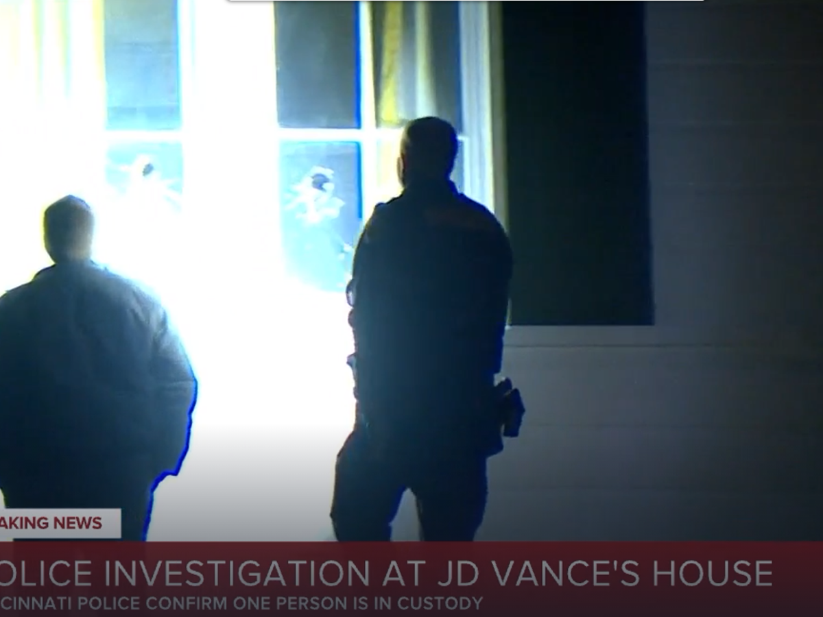 incidente alla casa di jd vance finestre rotte fermato un sospettato da Ilgiornale.it incidente alla casa di jd vance finestre rotte fermato un sospettato