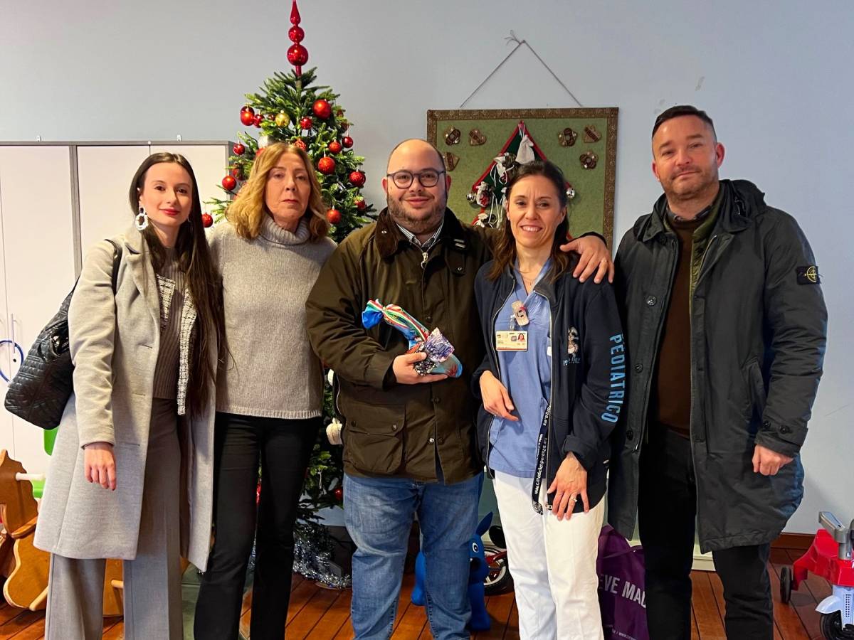 un tricolore sulla calza fa infuriare la sinistra polemica sui doni ai bimbi in ospedale da Ilgiornale.it un tricolore sulla calza fa infuriare la sinistra polemica sui doni ai bimbi in ospedale