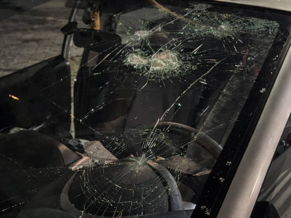 l attacco squadrista a chi ricorda acca larenzia in 20 contro 4 con i coltelli meloni se dissenso 232 aggressione la democrazia perde da Ilgiornale.it l attacco squadrista a chi ricorda acca larenzia in 20 contro 4 con i coltelli meloni se dissenso 232 aggressione la democrazia perde