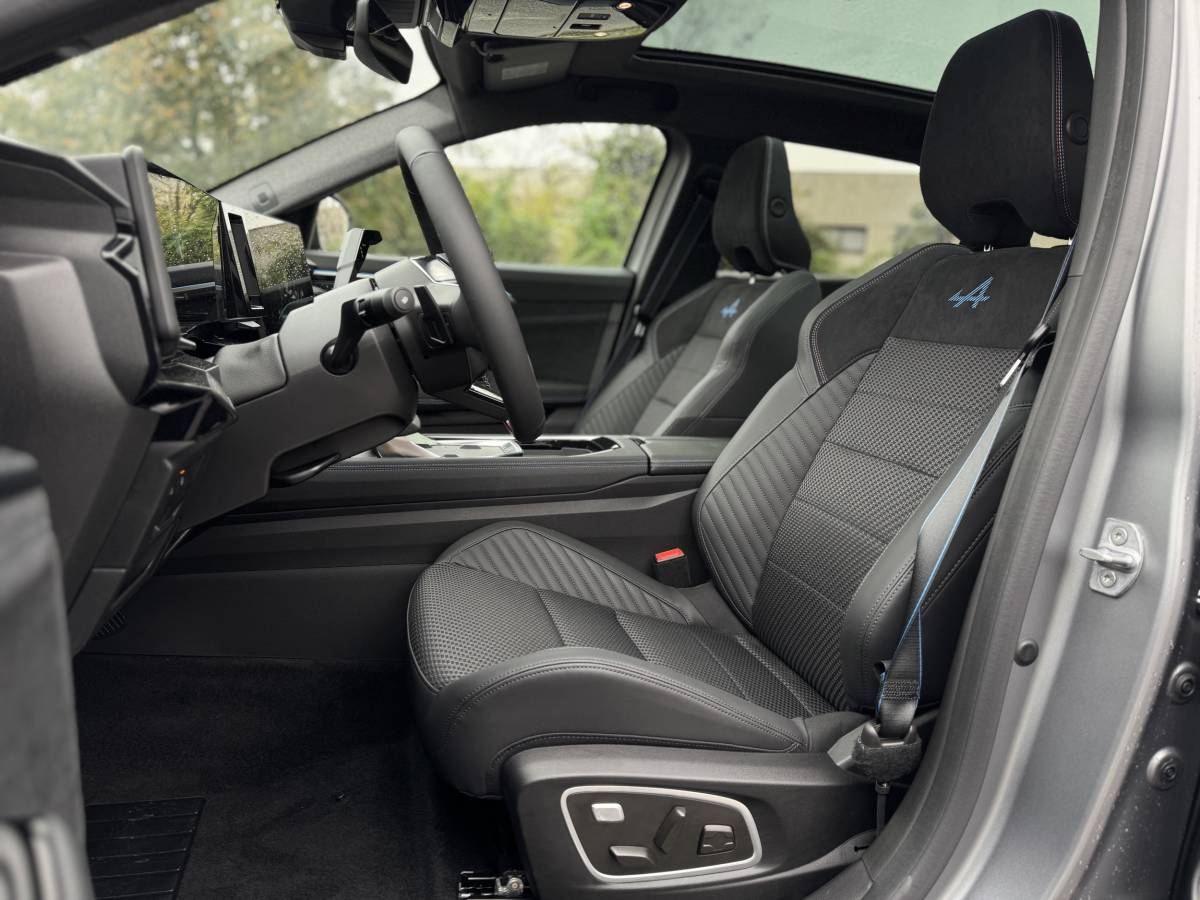 Renault Austral full hybrid: si aggiorna con il restyling 2026, la gallery del SUV francese 15