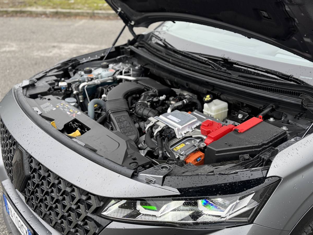 Renault Austral full hybrid: si aggiorna con il restyling 2026, la gallery del SUV francese 17