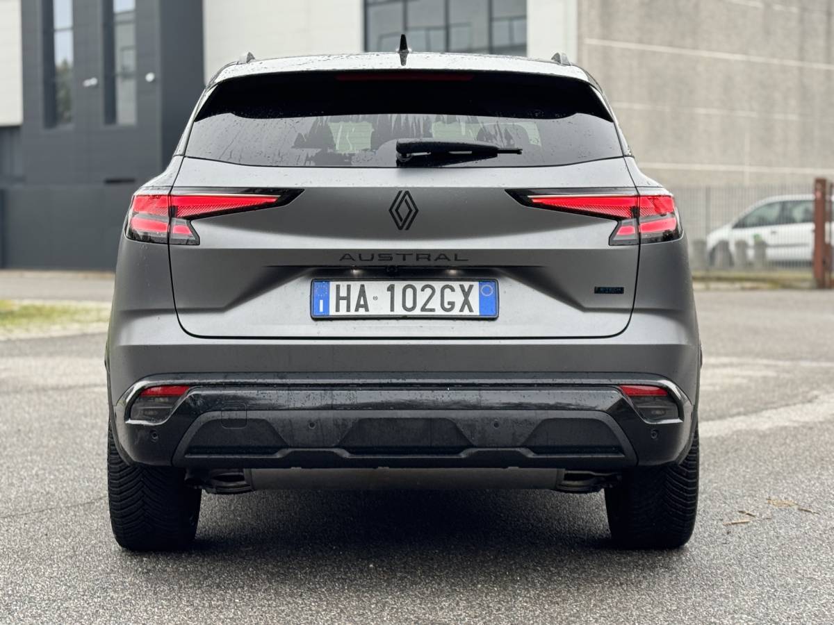 Renault Austral full hybrid: si aggiorna con il restyling 2026, la gallery del SUV francese 9