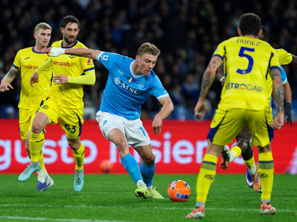 il napoli frena a sorpresa al maradona il verona sfiora il colpo e strappa un pari agli azzurri da Ilgiornale.it il napoli frena a sorpresa al maradona il verona sfiora il colpo e strappa un pari agli azzurri