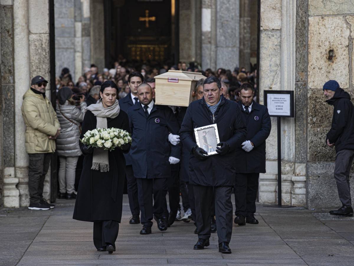 per il saluto ad achille le note di achille lauro che cantava con mamma da Ilgiornale.it per il saluto ad achille le note di achille lauro che cantava con mamma