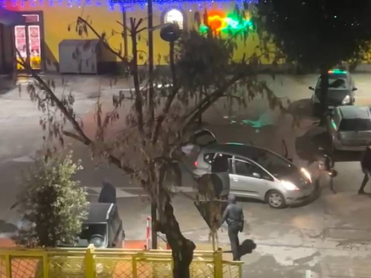 Violenza, spranghe, colpi: ecco il video dell