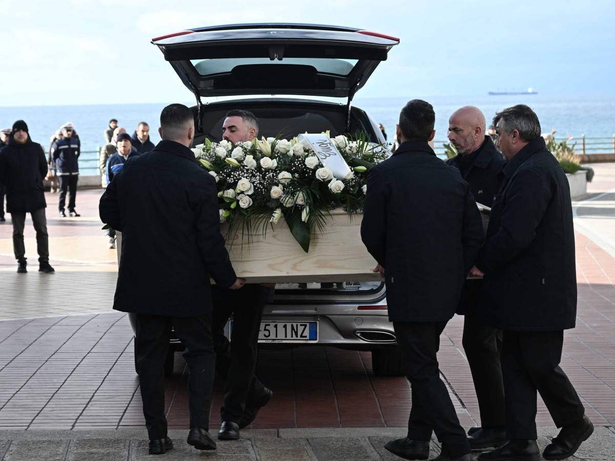 tragedia di crans montana l addio a emanuele galeppini a genova diteci come 232 morto da Ilgiornale.it tragedia di crans montana l addio a emanuele galeppini a genova diteci come 232 morto