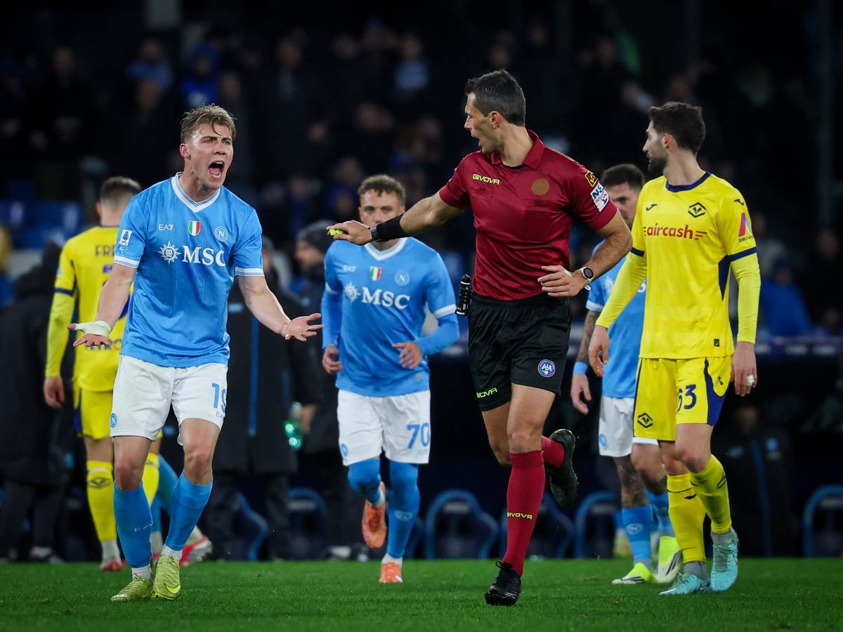 arbitri nella bufera dopo napoli verona e lazio fiorentina cosa sta accadendo da Ilgiornale.it arbitri nella bufera dopo napoli verona e lazio fiorentina cosa sta accadendo
