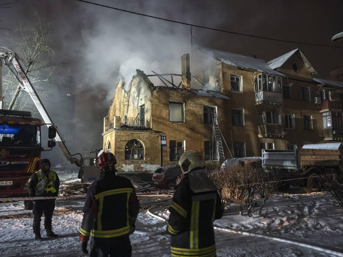 massiccio attacco russo su kiev 4 morti e 19 feriti mosca colpita ucraina con il missile ipersonico oreshnik da Ilgiornale.it massiccio attacco russo su kiev 4 morti e 19 feriti mosca colpita ucraina con il missile ipersonico oreshnik