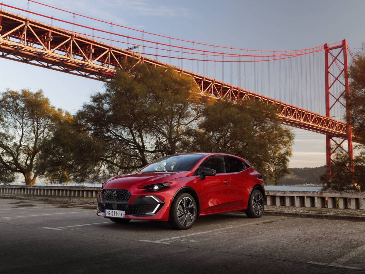 nuova renault clio il design parla un linguaggio stile e abitacolo rivoluzionati da Ilgiornale.it nuova renault clio il design parla un linguaggio stile e abitacolo rivoluzionati